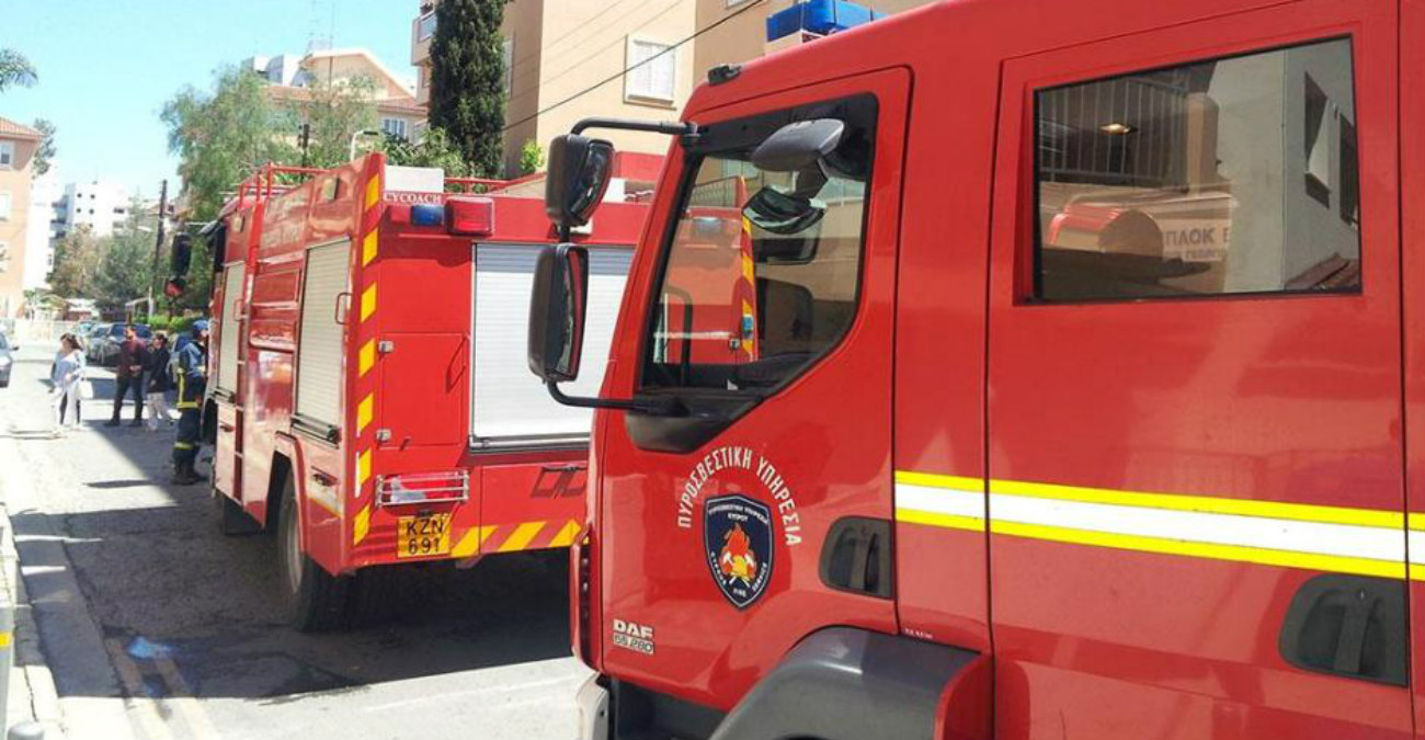 Πρόλαβαν τα χειρότερα: Έφτασε μέχρι τις αυλές των σπιτιών η φωτιά στα Πυργά - Δείτε φωτογραφία και βίντεο