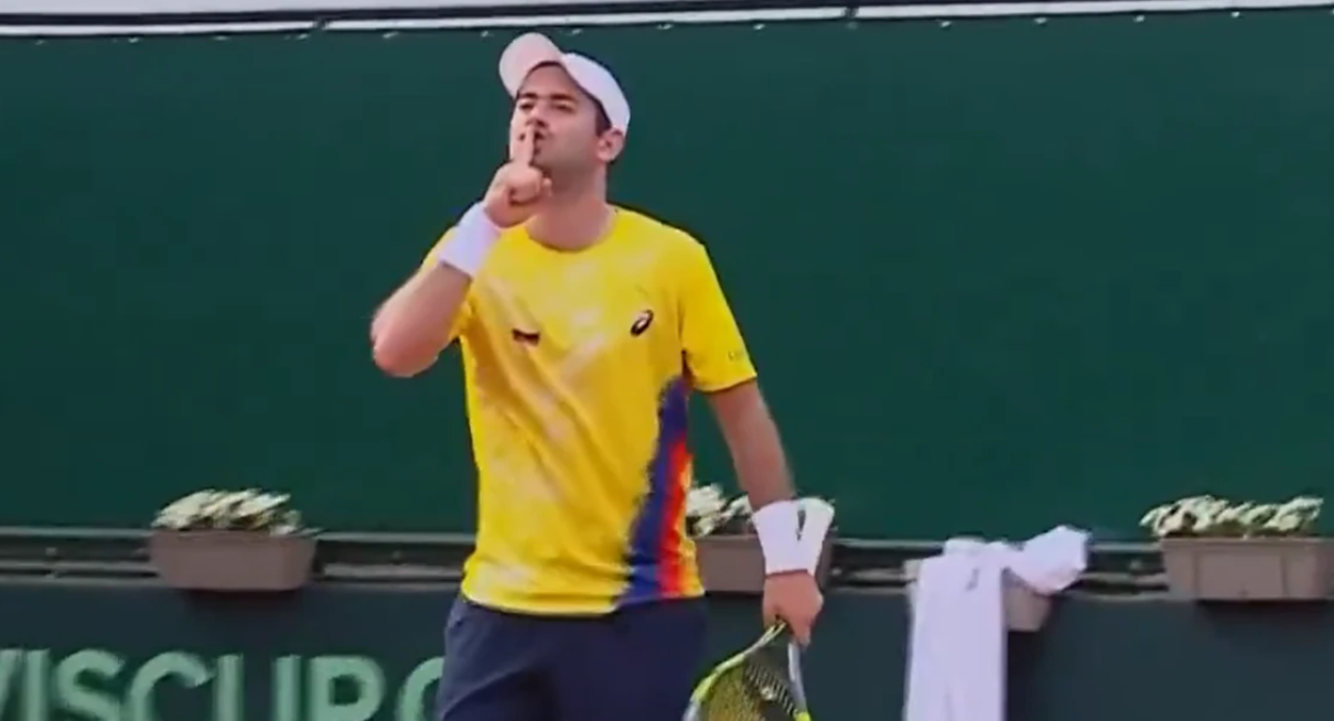 Τρελό σκηνικό στο Davis Cup: Τενίστας πανηγύρισε προκλητικά και έφυγε από το γήπεδο με συνοδεία αστυνομίας (BINTEO)