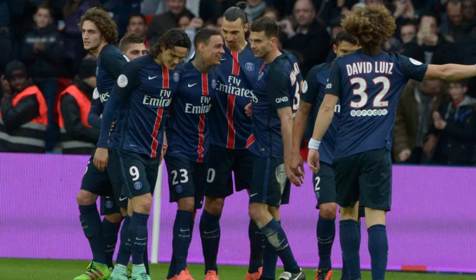 Συγκλονίζει πρώην παίκτης της Παρί Σεν Ζερμέν: «Έζησα 15 χρόνια σε μια φυλακή, βγάλτε τη μάσκα που σας σκοτώνει»