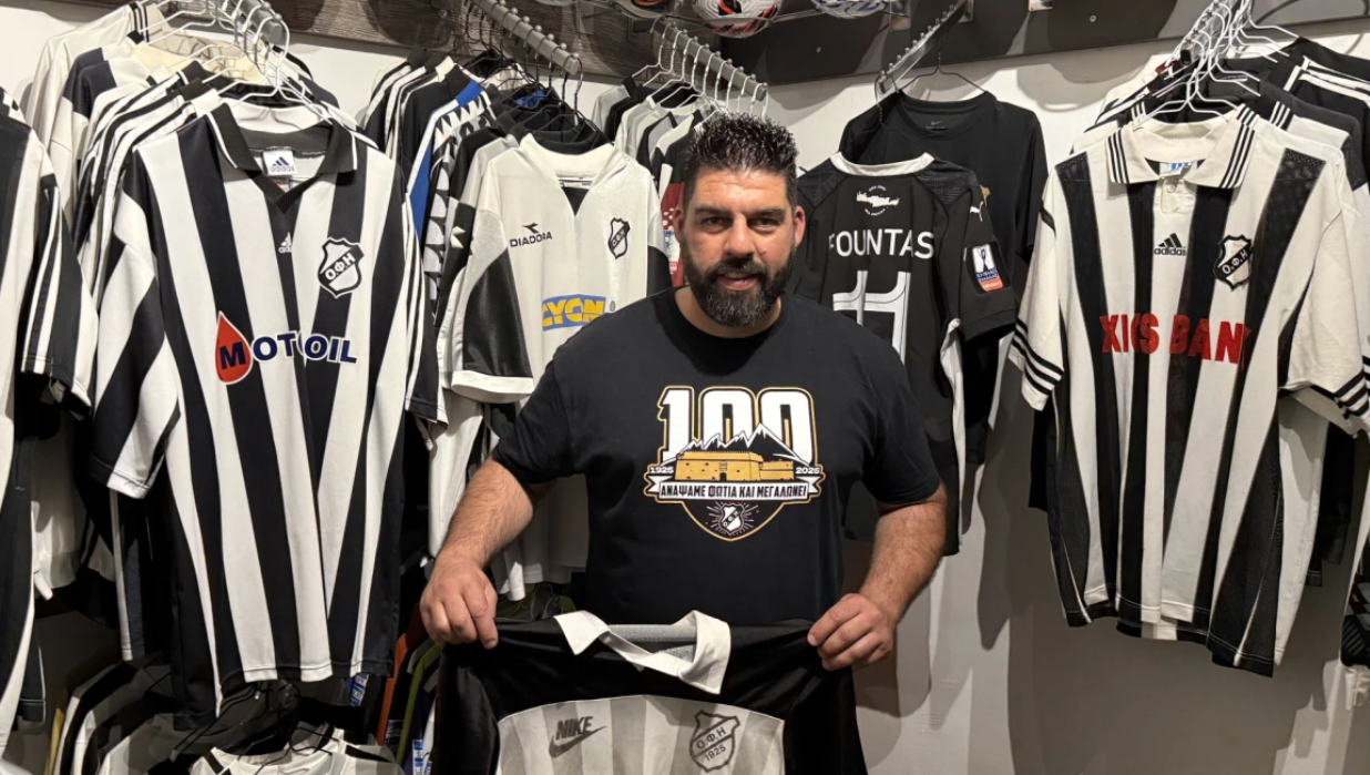 O οπαδός του ΟΦΗ με τη συλλογή 150 φανελών της ομάδας, τις έχει σχεδόν ΟΛΕΣ από το 1990 μέχρι σήμερα!