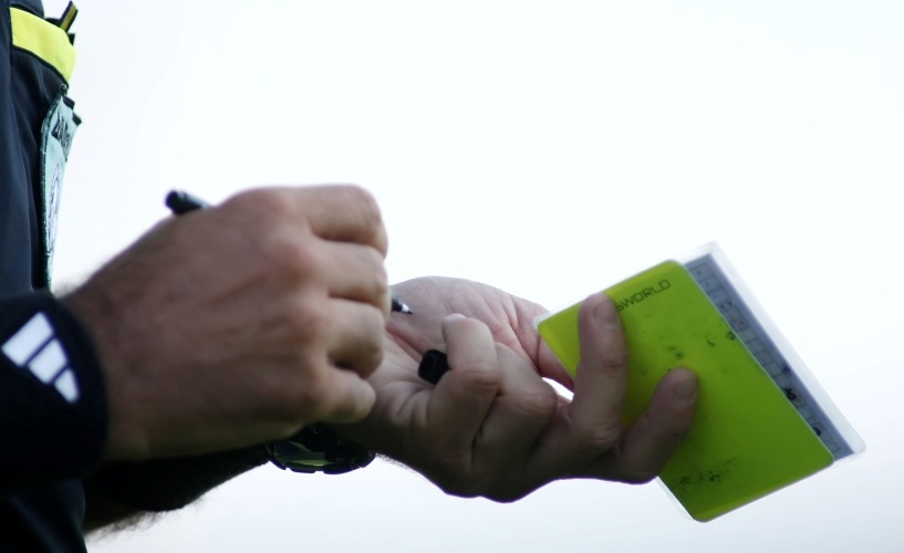 «Παράτυπα» πονταρίσματα ακόμα και για τις... κίτρινες κάρτες!