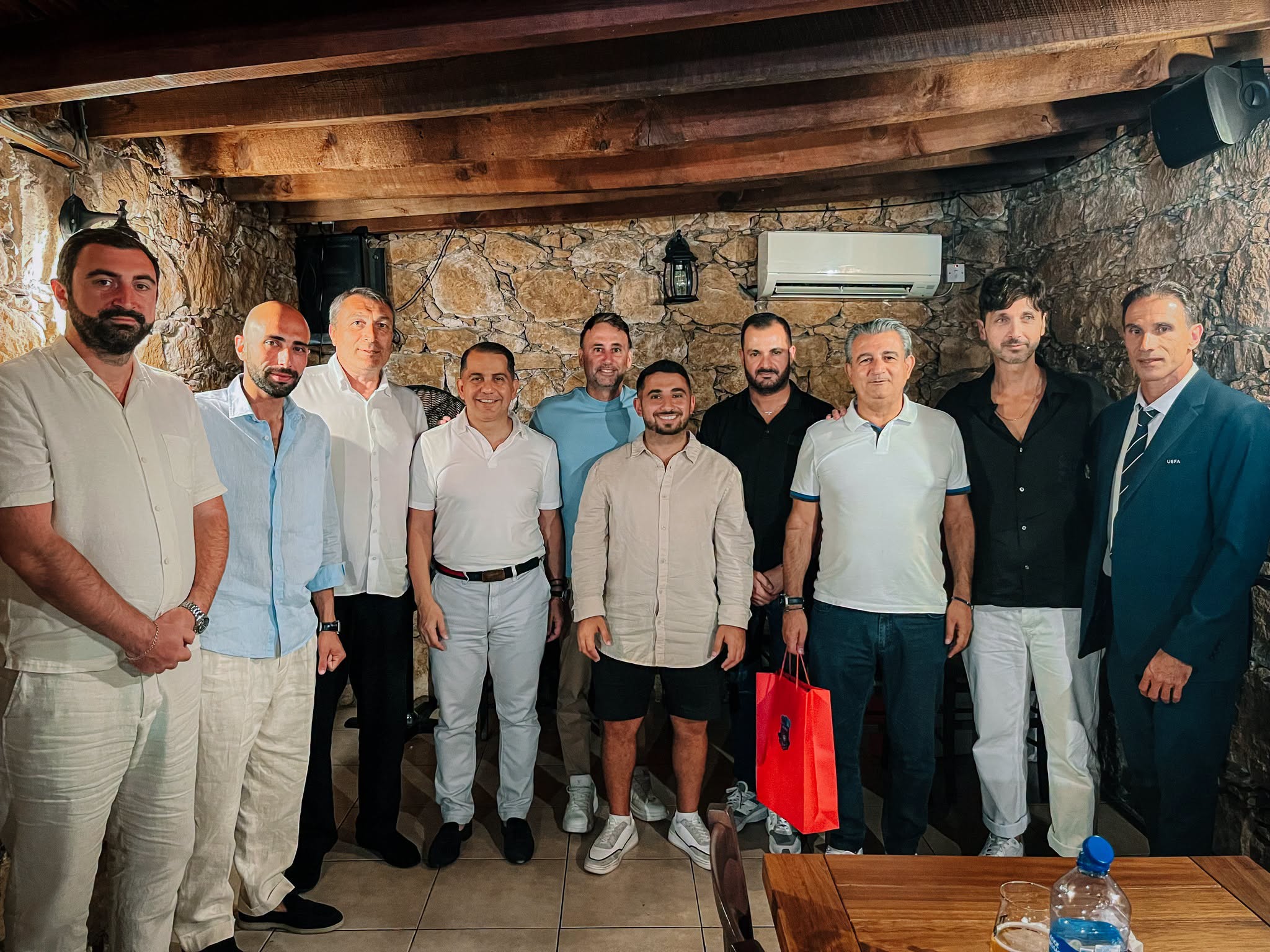 Γεύμα και αναμνηστικά δώρα από Κίρζη