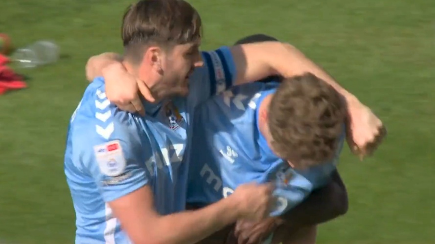 Ο ξεχωριστός «Banner Man» της Κόβεντρι και η υπόσχεση που έγινε πραγματικότητα μετά από 25 χρόνια! (ΦΩΤΟΓΡΑΦΙΕΣ)