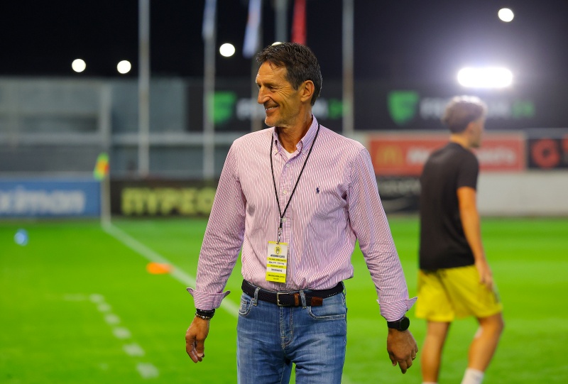 Η κίνηση του Γιανέφσκι στον Μάριο Νικολάου πριν τη σέντρα (ΦΩΤΟΓΡΑΦΙΑ)