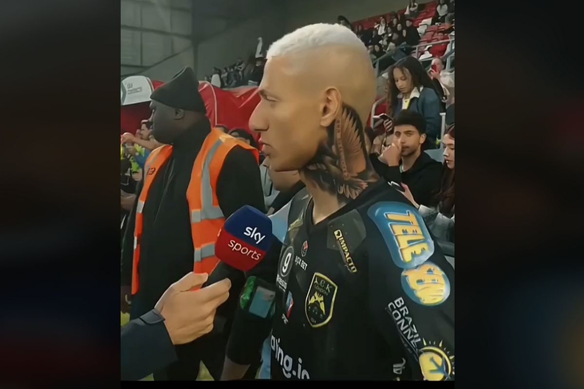 Ο Ρισάρλισον φόρεσε φανέλα της AEK London FC