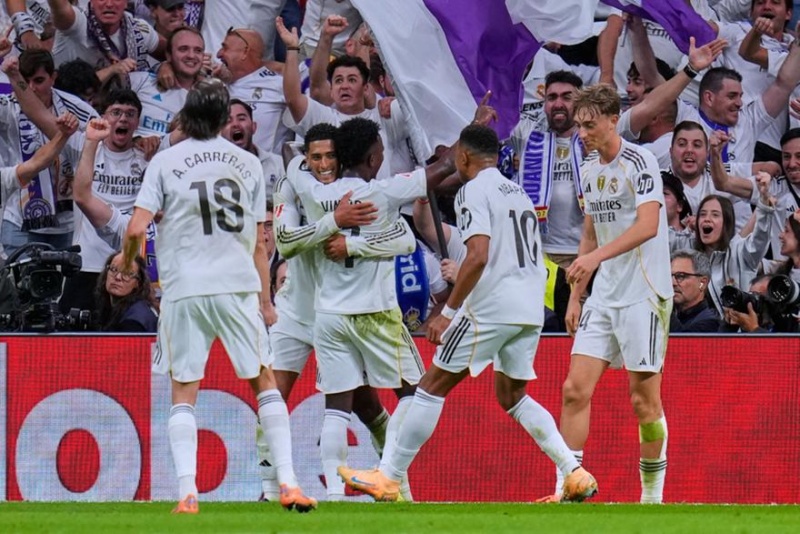 ΚΥΡΙΑΡΧΗ στο «Clasico» η Ρεάλ, νίκησε και αύξησε τη διαφορά από την Μπαρτσελόνα! ΚΥΡΙΑΡΧΗ στο «Clasico» η Ρεάλ, νίκησε και αύξησε τη διαφορά από την Μπαρτσελόνα!