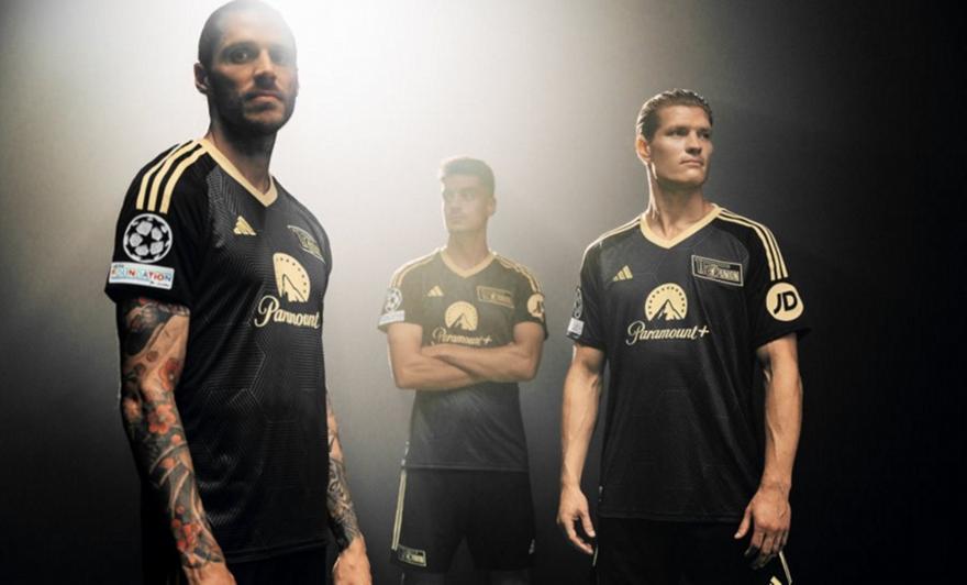 Έβγαλε... φανελάρα για το Champions League η Ουνιόν Βερολίνου!